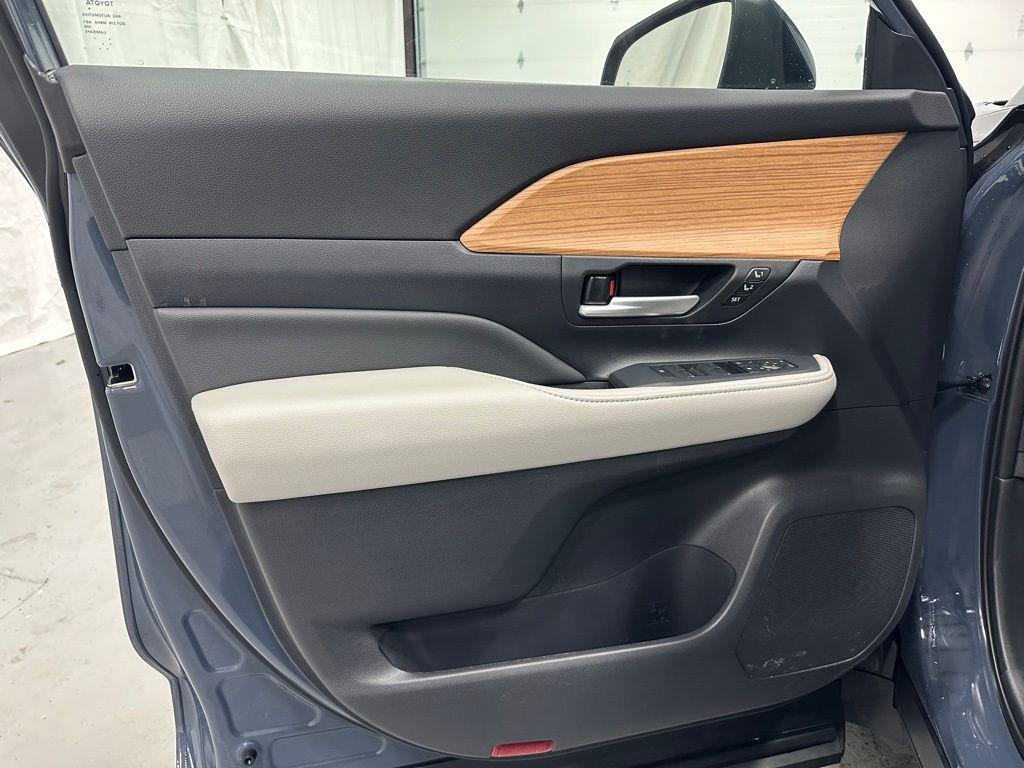 used 2025 Toyota Grand Highlander car, priced at $47,495