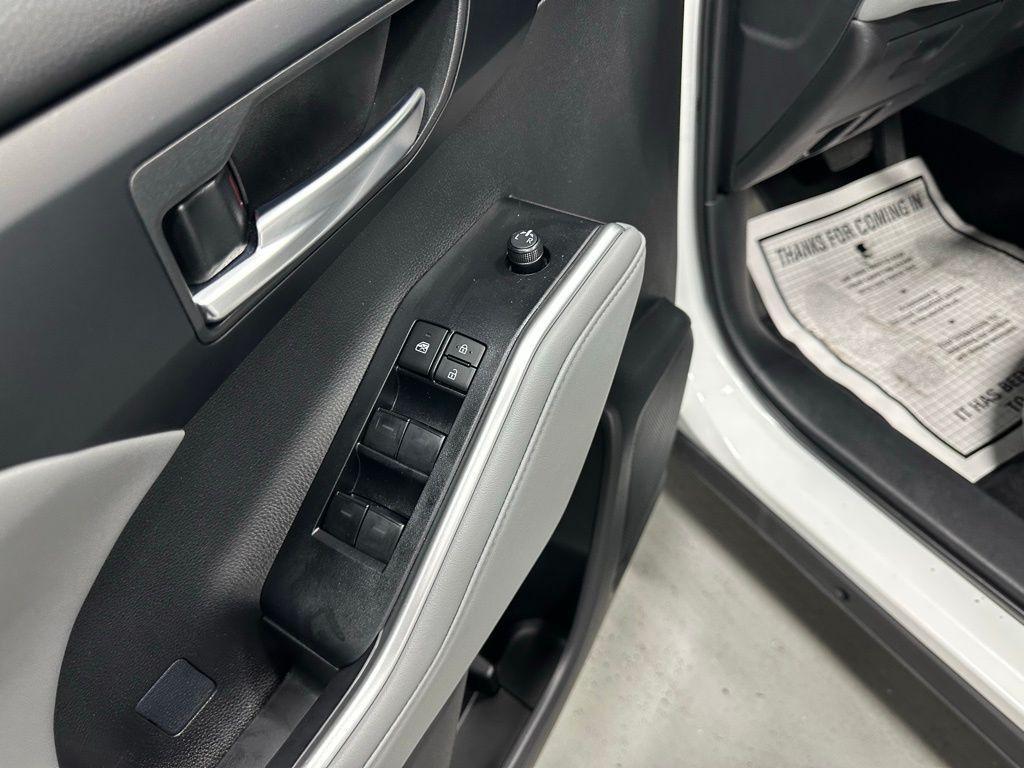 used 2025 Toyota Highlander car, priced at $43,495