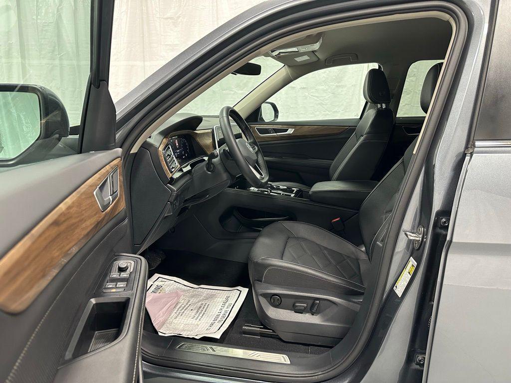 used 2025 Volkswagen Atlas car