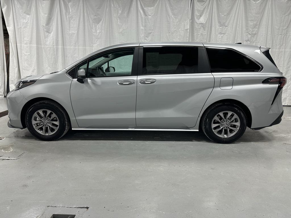 used 2025 Toyota Sienna car, priced at $44,995