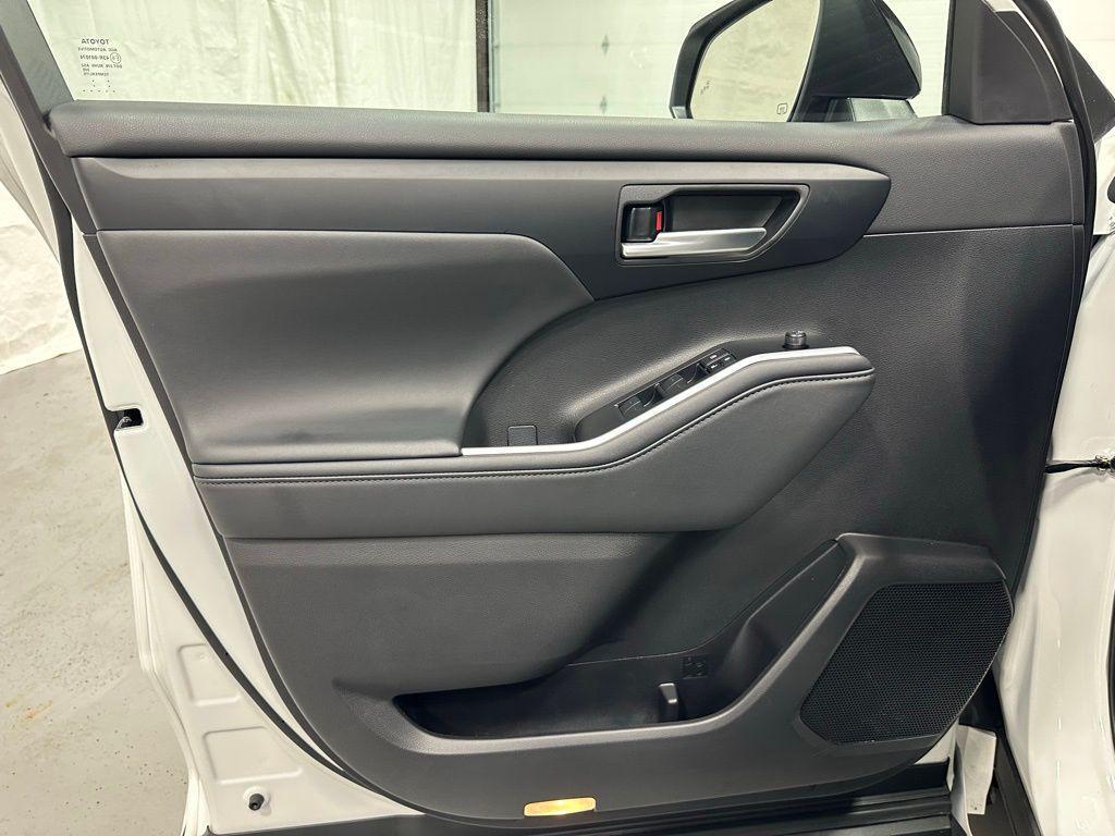 used 2025 Toyota Highlander car, priced at $44,995