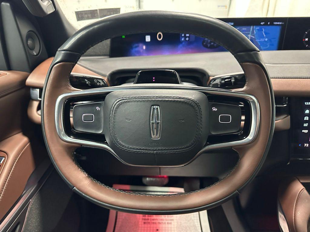 used 2025 Lincoln Navigator car, priced at $85,995