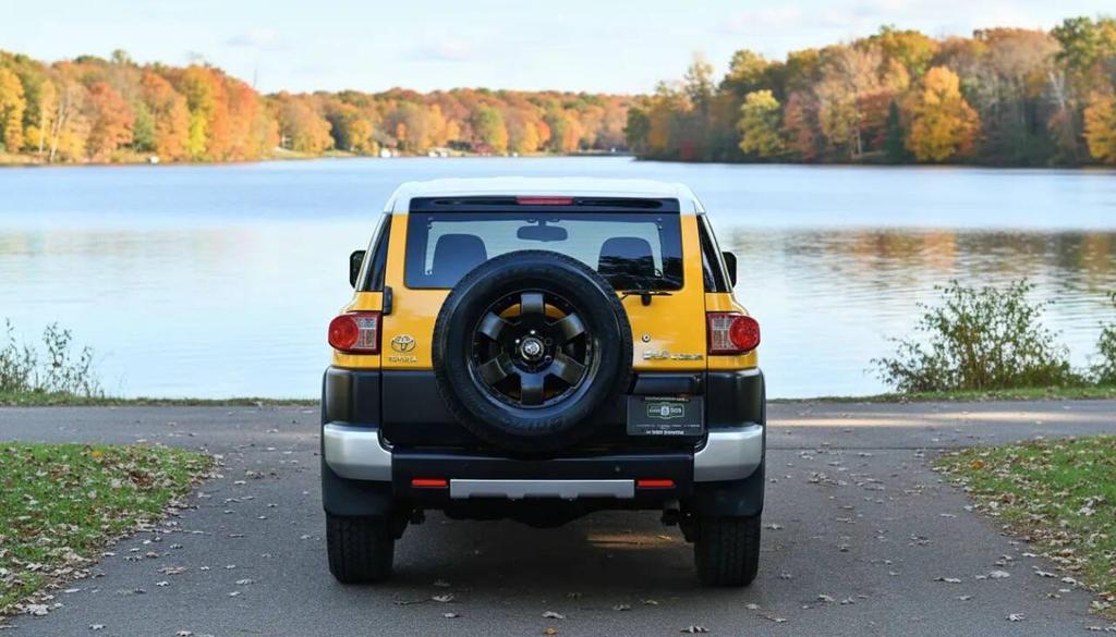 used 2007 Toyota FJ Cruiser car, priced at $14,475