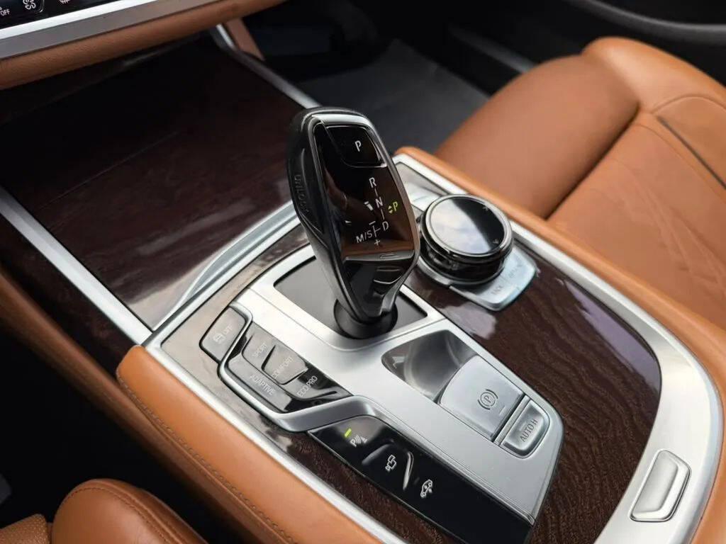 BMW 7 Series view 34