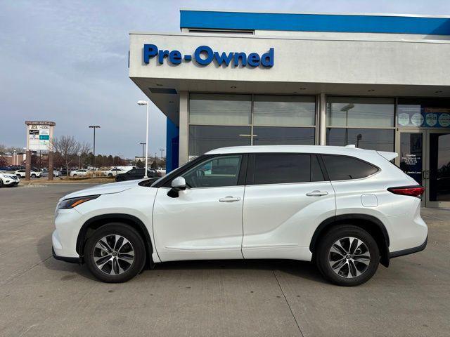 used 2023 Toyota Highlander car, priced at $38,331
