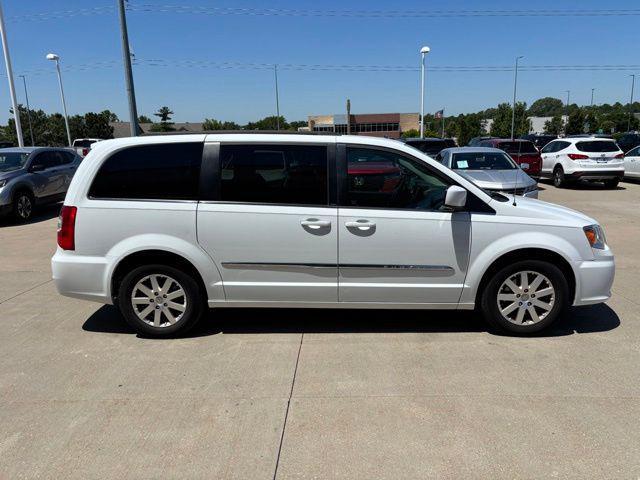used 2014 Chrysler Town & Country car, priced at $10,149