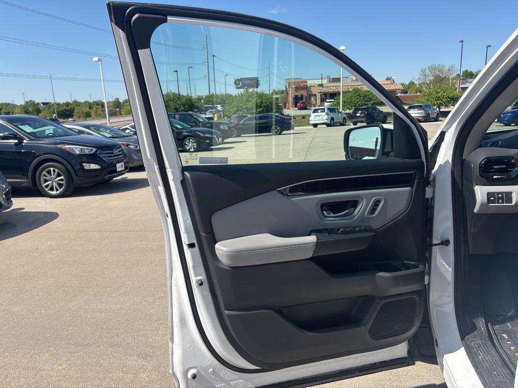 used 2023 Honda Pilot car, priced at $42,491