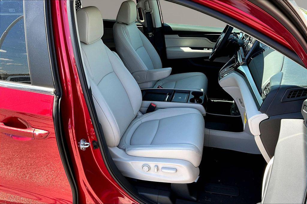 new 2026 Honda Odyssey car, priced at $45,110