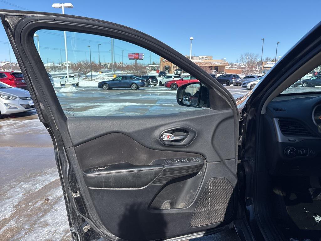 used 2016 Jeep Cherokee car, priced at $11,300