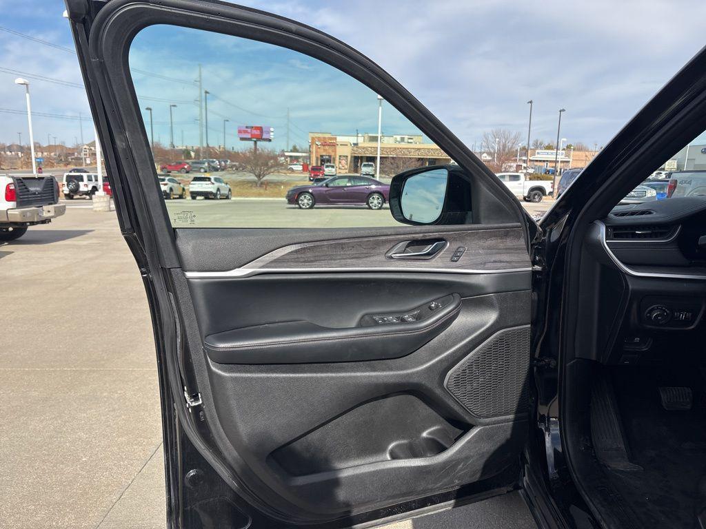 used 2024 Jeep Grand Cherokee L car, priced at $34,972