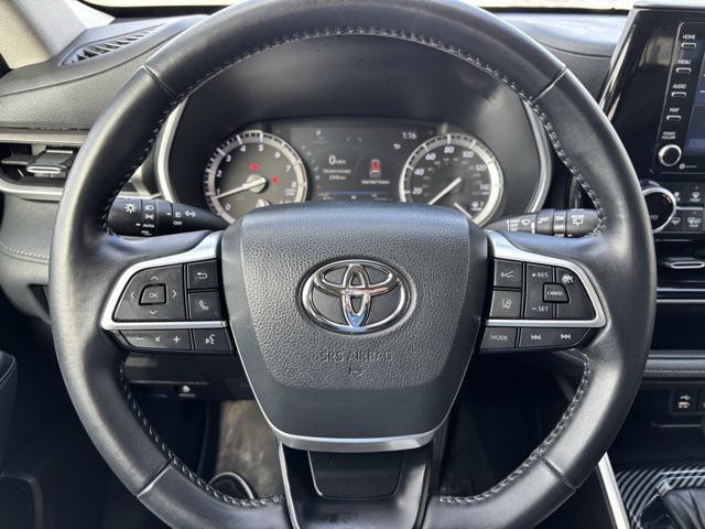 used 2022 Toyota Highlander car, priced at $38,991