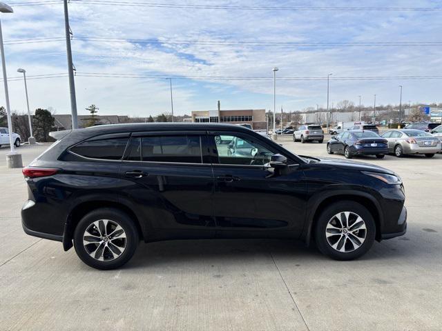 used 2022 Toyota Highlander car, priced at $38,991