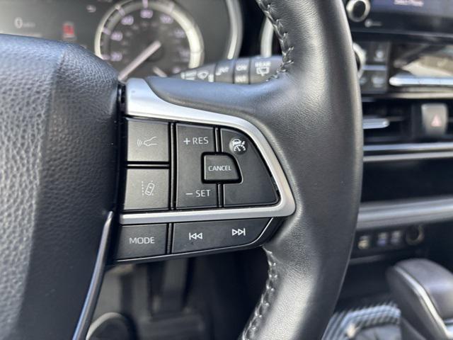 used 2022 Toyota Highlander car, priced at $38,991