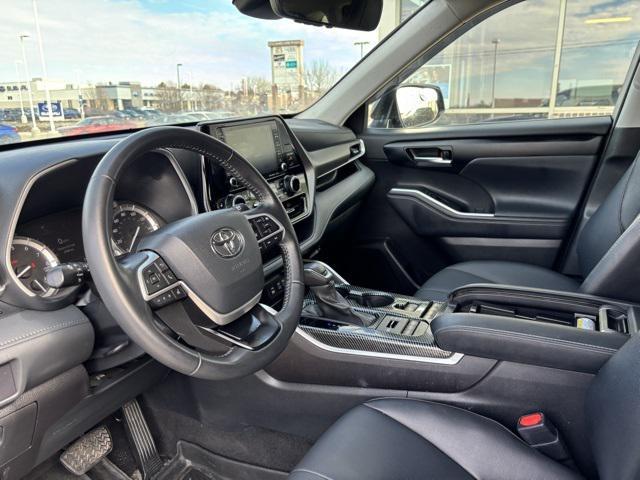 used 2022 Toyota Highlander car, priced at $38,991