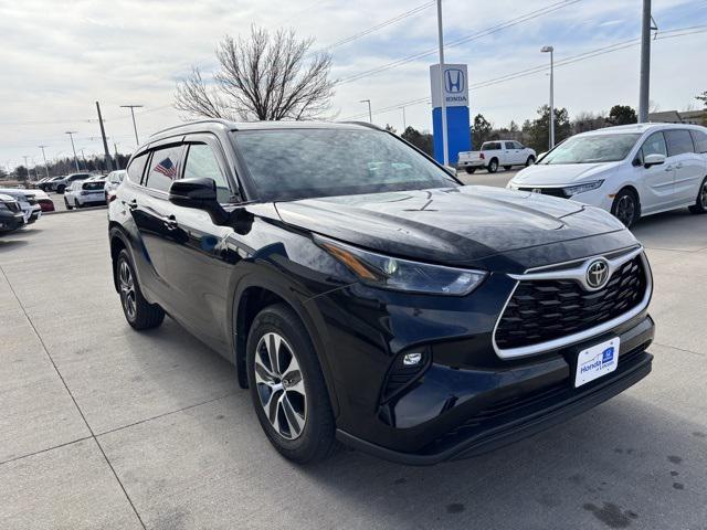 used 2022 Toyota Highlander car, priced at $38,991