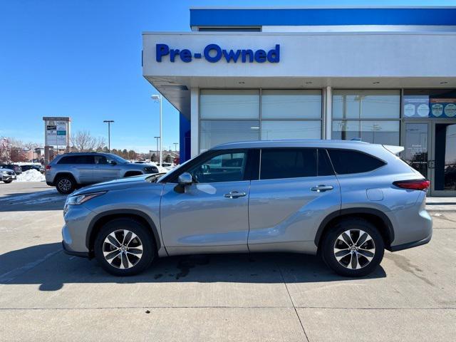 used 2020 Toyota Highlander car, priced at $24,300