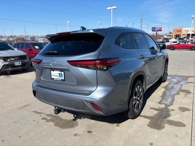 used 2020 Toyota Highlander car, priced at $24,300