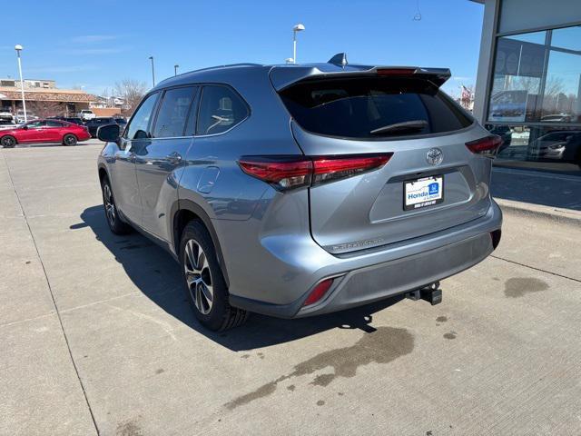 used 2020 Toyota Highlander car, priced at $24,300
