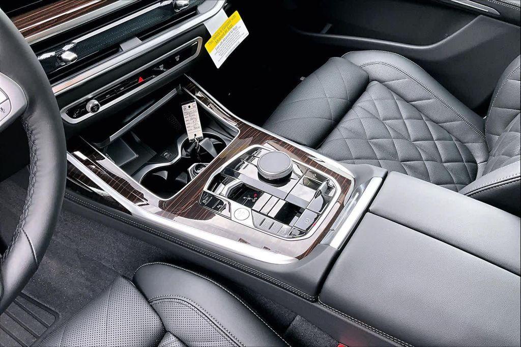 new 2026 BMW X7 car, priced at $93,625