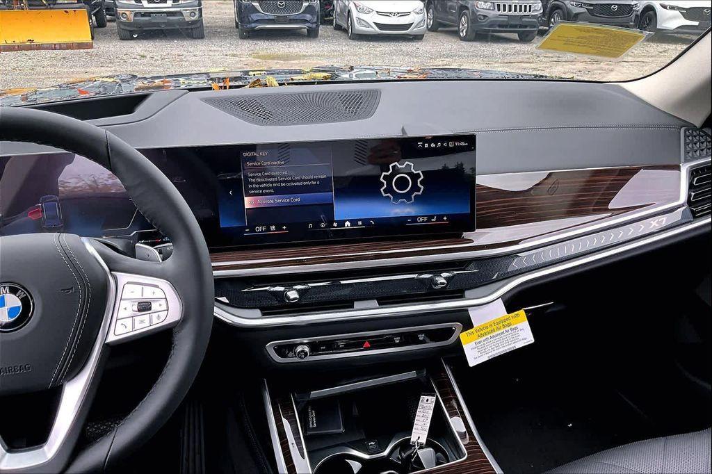 new 2026 BMW X7 car, priced at $93,625