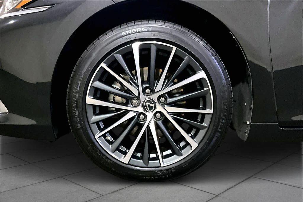 used 2024 Lexus ES 300h car, priced at $41,987