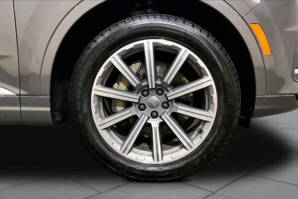 used 2018 Audi Q7 car, priced at $18,287