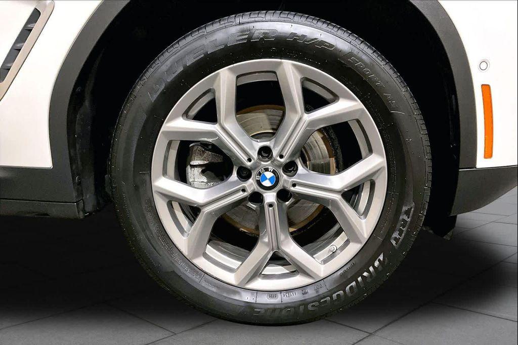 BMW X3 view 10
