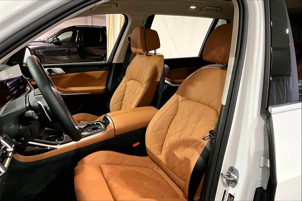 new 2026 BMW X7 car, priced at $93,965