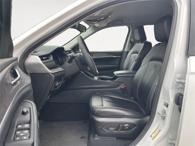 used 2023 Jeep Grand Cherokee car, priced at $29,399