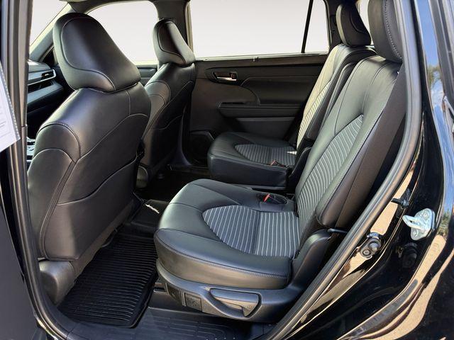 used 2024 Toyota Highlander car, priced at $41,027