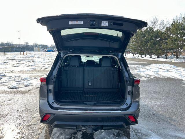 used 2024 Toyota Highlander Hybrid car, priced at $40,988