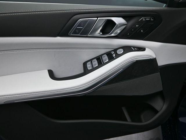 new 2026 BMW X7 car, priced at $100,610
