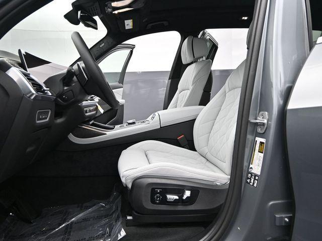 new 2026 BMW X7 car, priced at $95,425