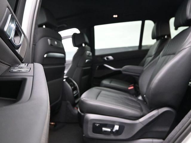 new 2026 BMW X7 car, priced at $124,100