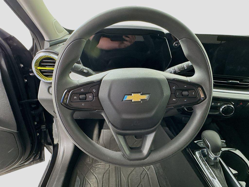 used 2024 Chevrolet Trax car, priced at $19,487