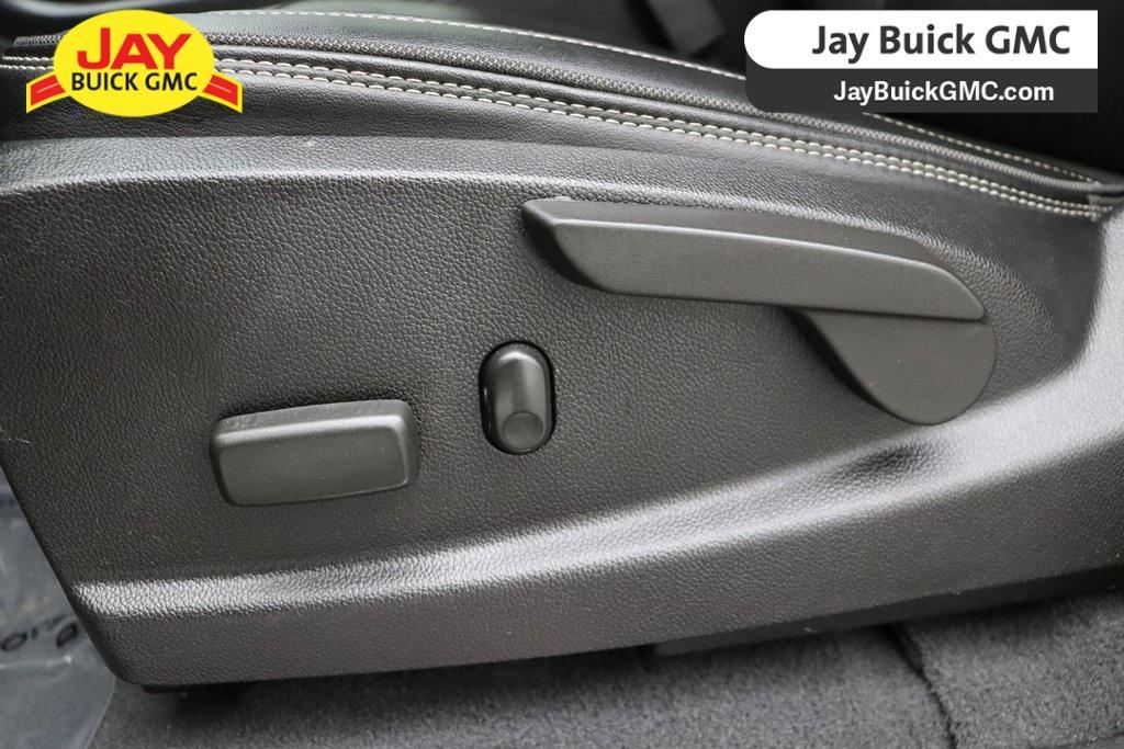 used 2021 GMC Canyon car, priced at $27,560