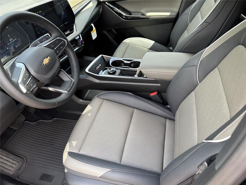 new 2026 Chevrolet Equinox car, priced at $32,215