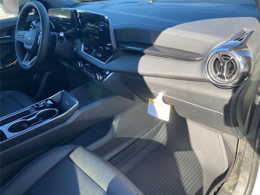 new 2026 Chevrolet Equinox car, priced at $33,900