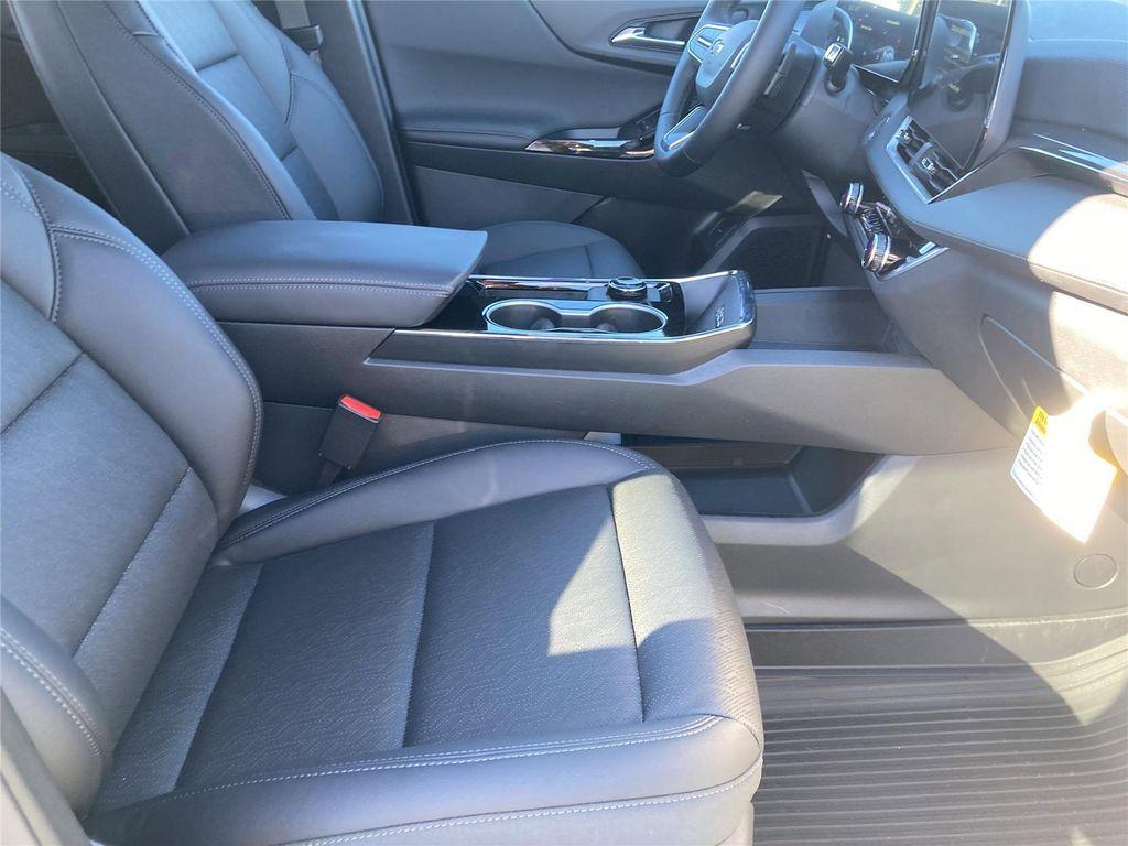 new 2026 Chevrolet Equinox car, priced at $33,900