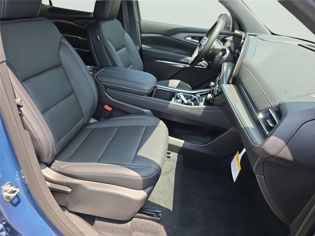 new 2026 Chevrolet Traverse car, priced at $46,011
