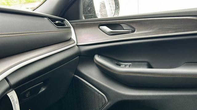 new 2026 Jeep Grand Cherokee car, priced at $53,230