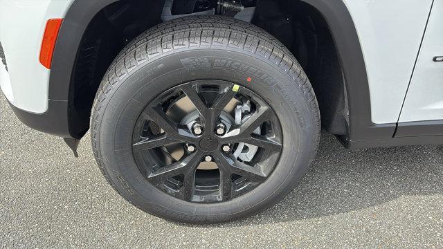 new 2025 Jeep Grand Cherokee car, priced at $44,200