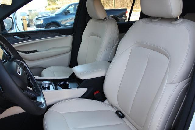 used 2025 Jeep Grand Cherokee car, priced at $38,996