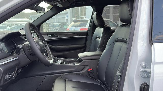 new 2025 Jeep Grand Cherokee car, priced at $48,277