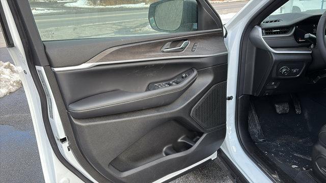 new 2025 Jeep Grand Cherokee car, priced at $48,277