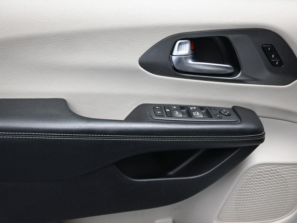 used 2022 Chrysler Pacifica car, priced at $19,096