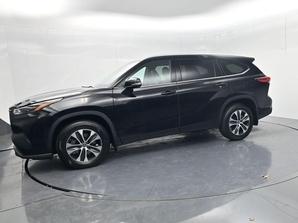 used 2022 Toyota Highlander car, priced at $34,895