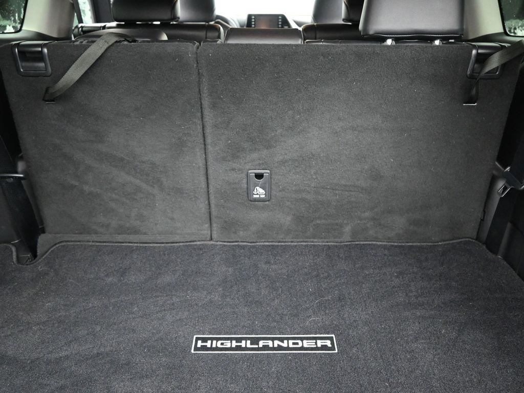 used 2022 Toyota Highlander Hybrid car, priced at $32,260