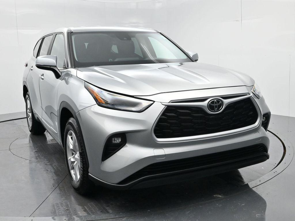 used 2023 Toyota Highlander car, priced at $30,602