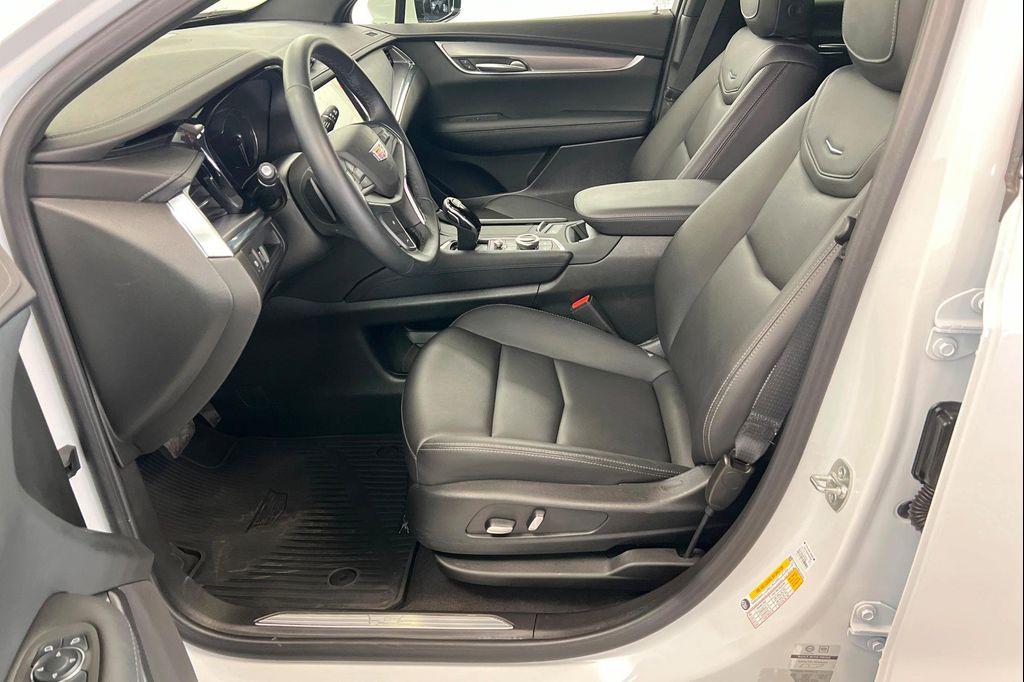new 2025 Cadillac XT5 car, priced at $46,724